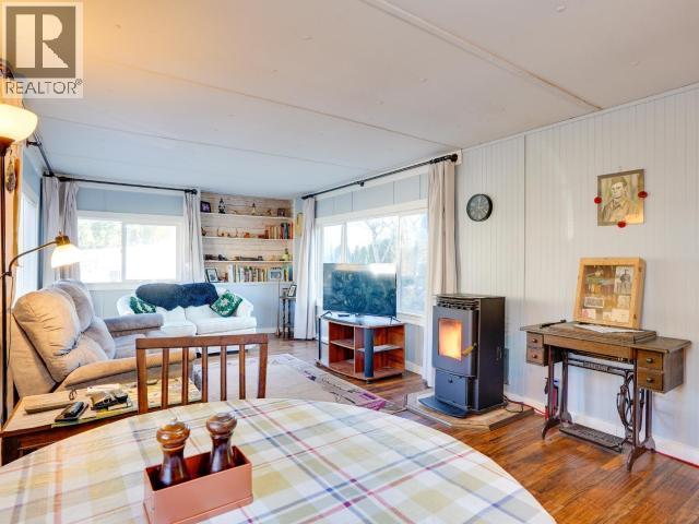 7-9298 Williams Rd, Powell River, BC - Indoor Photo Showing Living Room
