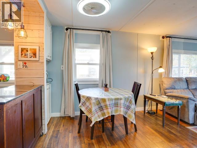 7-9298 Williams Rd, Powell River, BC - Indoor Photo Showing Dining Room