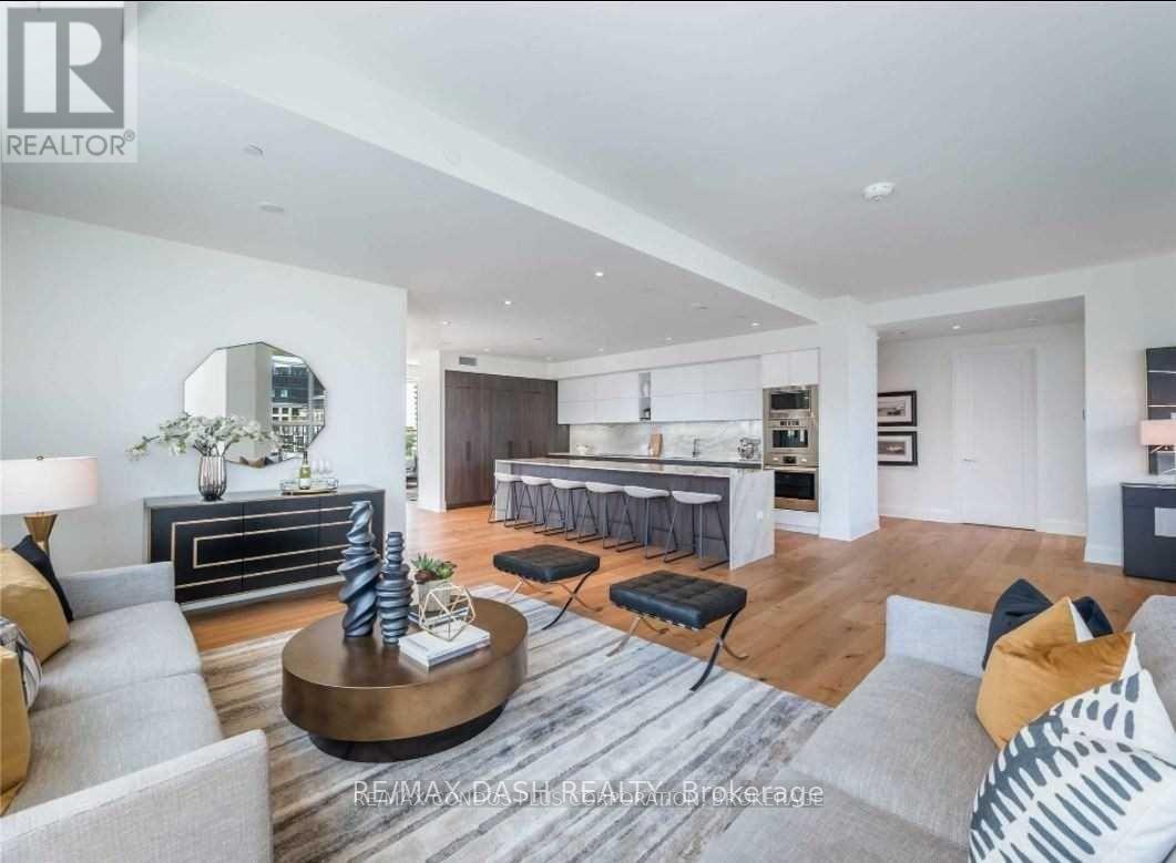 806 - 151 Avenue Road, Toronto, ON - Indoor Photo Showing Living Room