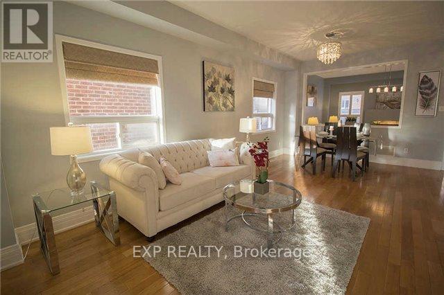 3 Trish Drive, Richmond Hill, ON - Indoor Photo Showing Living Room