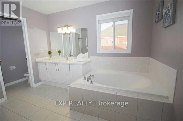 3 Trish Drive, Richmond Hill, ON - Indoor Photo Showing Bathroom