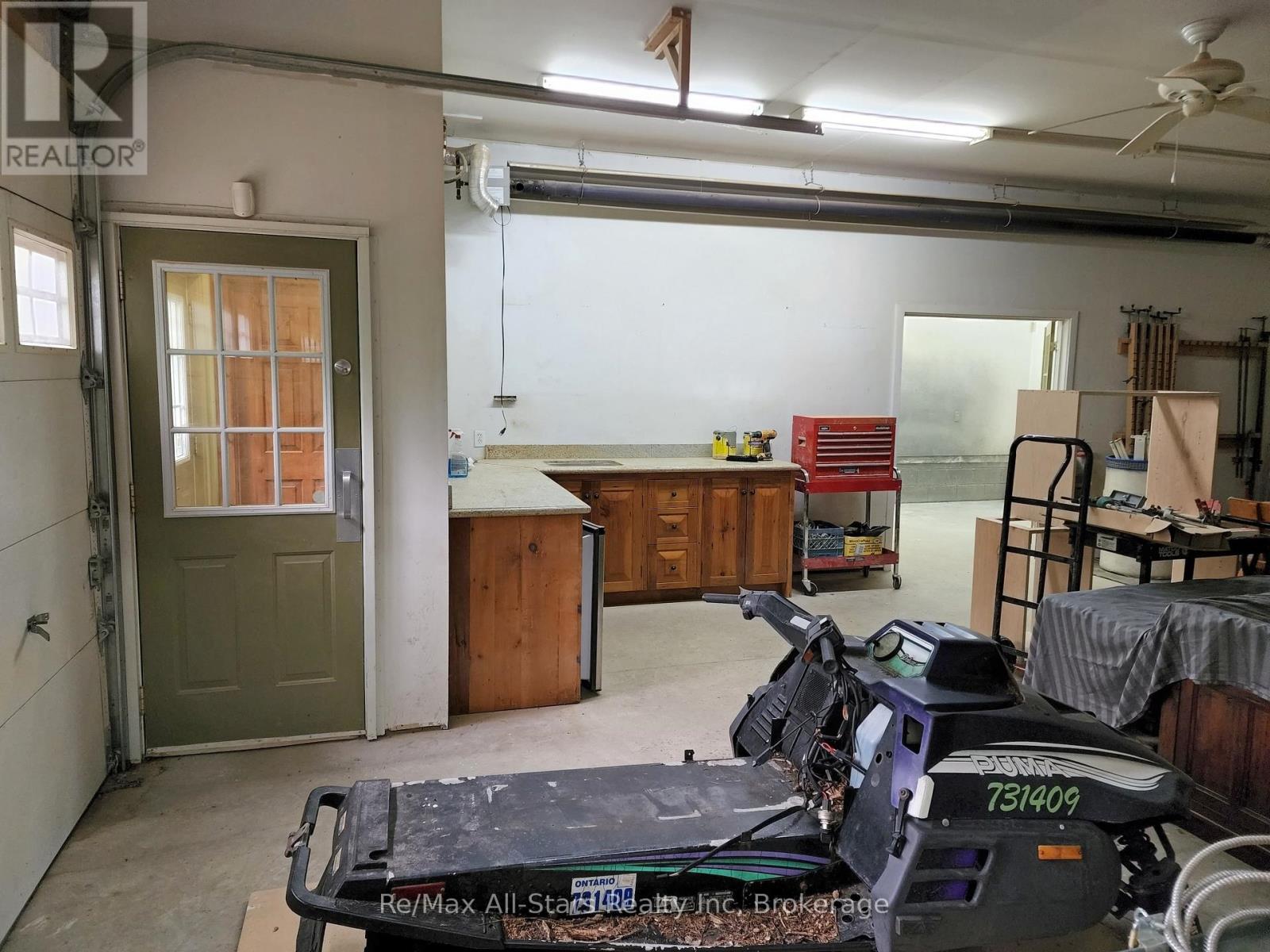 1028 Ronville Road, Lake Of Bays (Franklin), ON - Indoor Photo Showing Garage