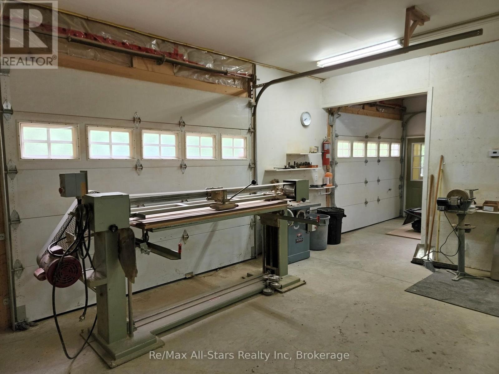 1028 Ronville Road, Lake Of Bays (Franklin), ON - Indoor Photo Showing Garage