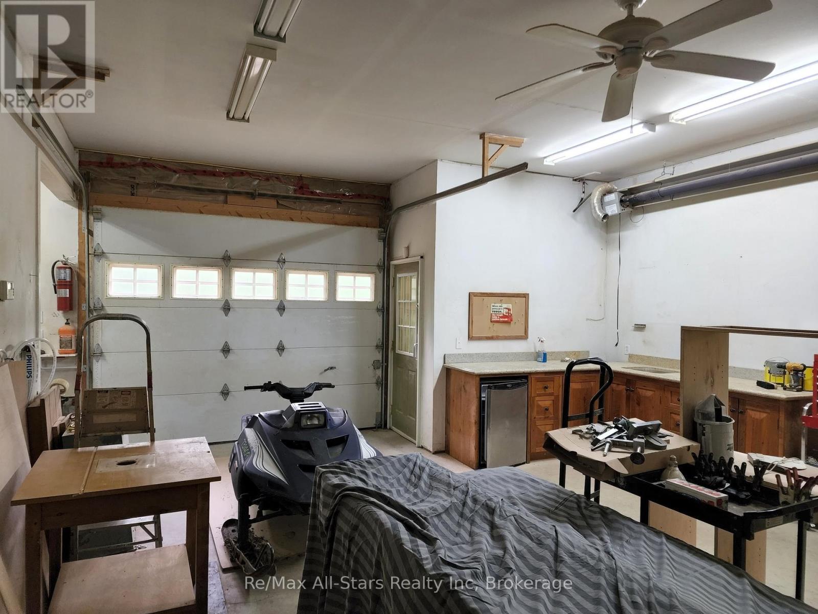 1028 Ronville Road, Lake Of Bays (Franklin), ON - Indoor Photo Showing Garage