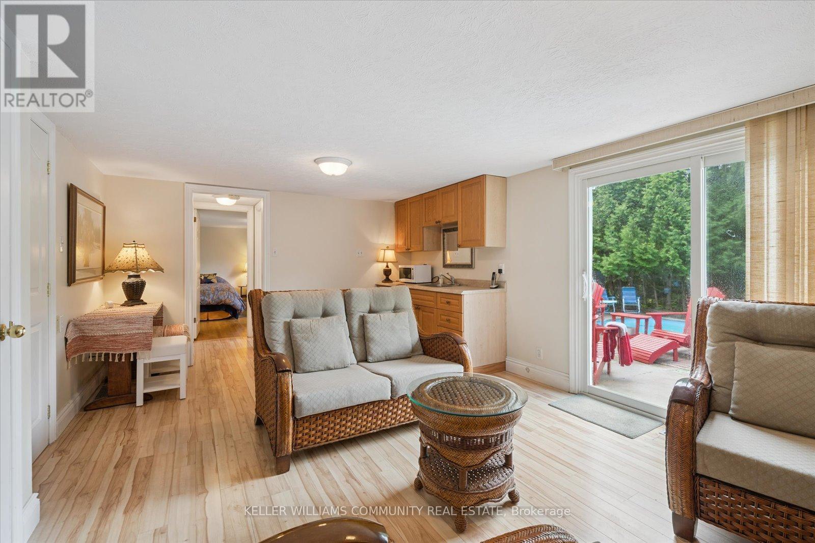 11 Bayleaf Court, Peterborough (Monaghan Ward 2), ON - Indoor Photo Showing Living Room