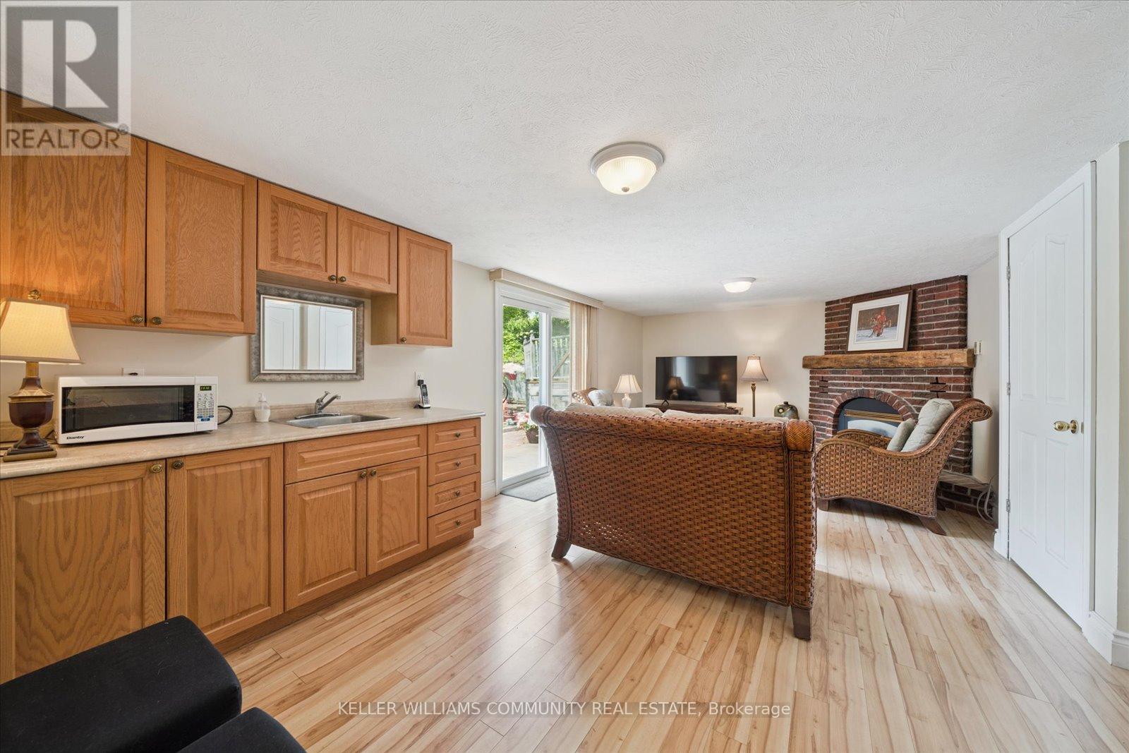 11 Bayleaf Court, Peterborough (Monaghan Ward 2), ON - Indoor Photo Showing Kitchen