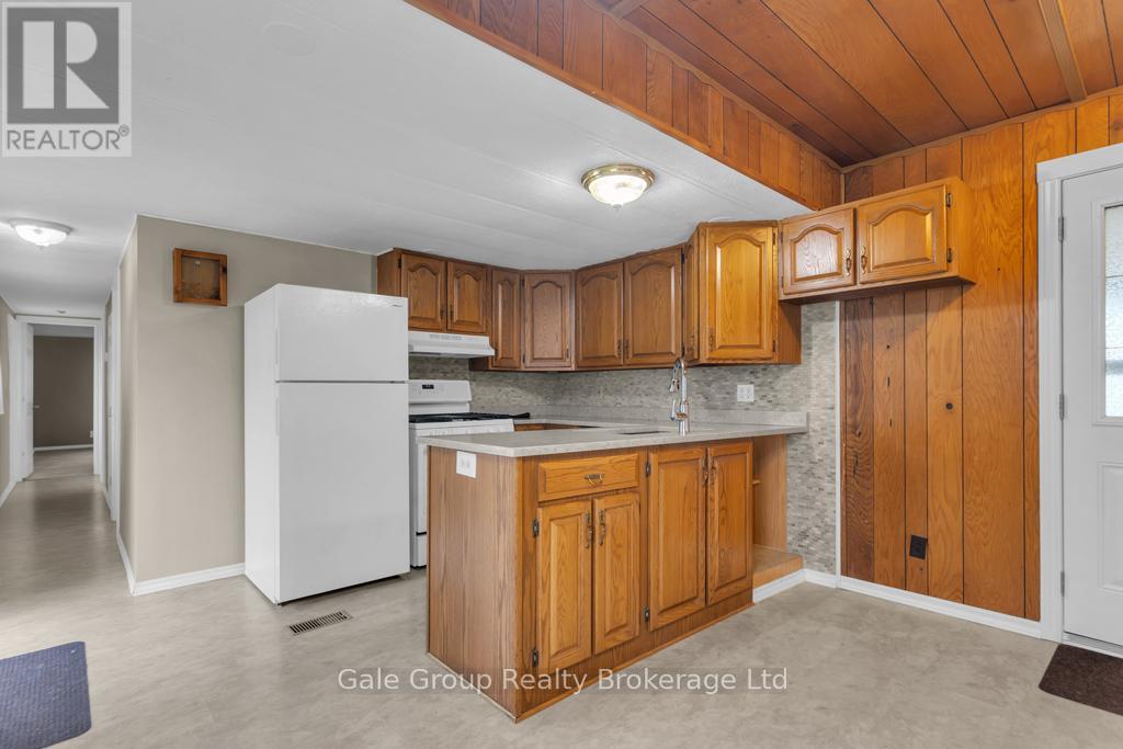 596101 Hwy 59 Tropicana #15 Crescent E, East Zorra-Tavistock (Hidden Valley), ON - Indoor Photo Showing Kitchen