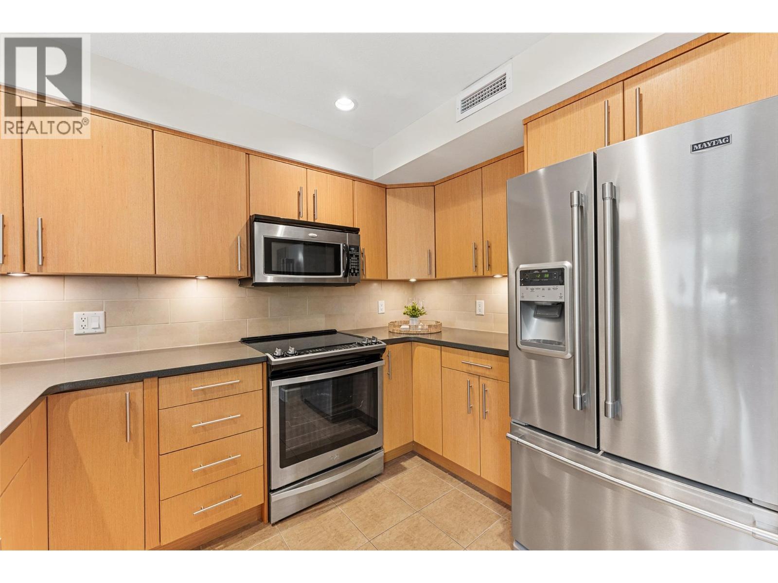 457 West Avenue Unit# 111, Kelowna, BC - Indoor Photo Showing Kitchen