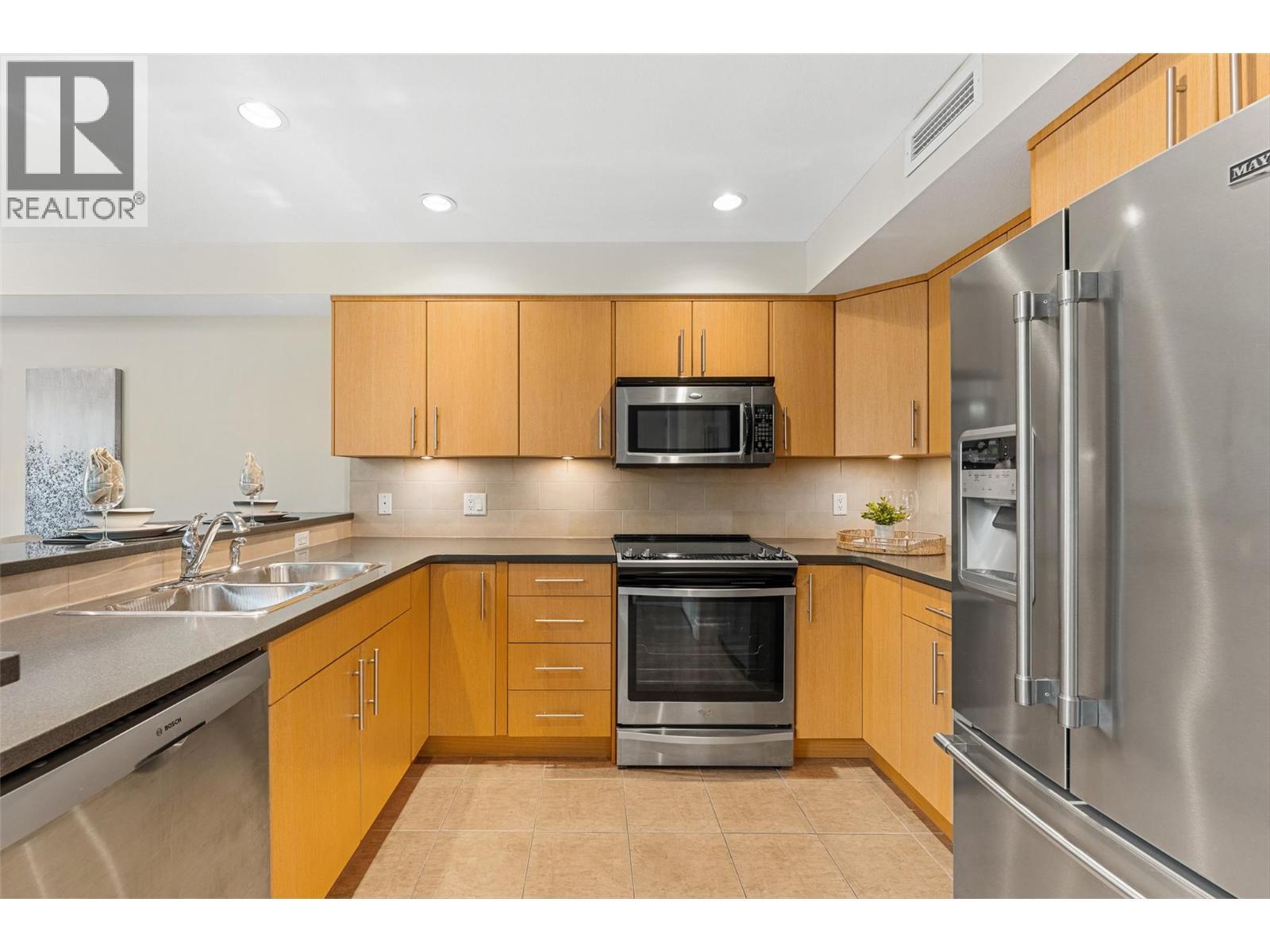 457 West Avenue Unit# 111, Kelowna, BC - Indoor Photo Showing Kitchen With Double Sink