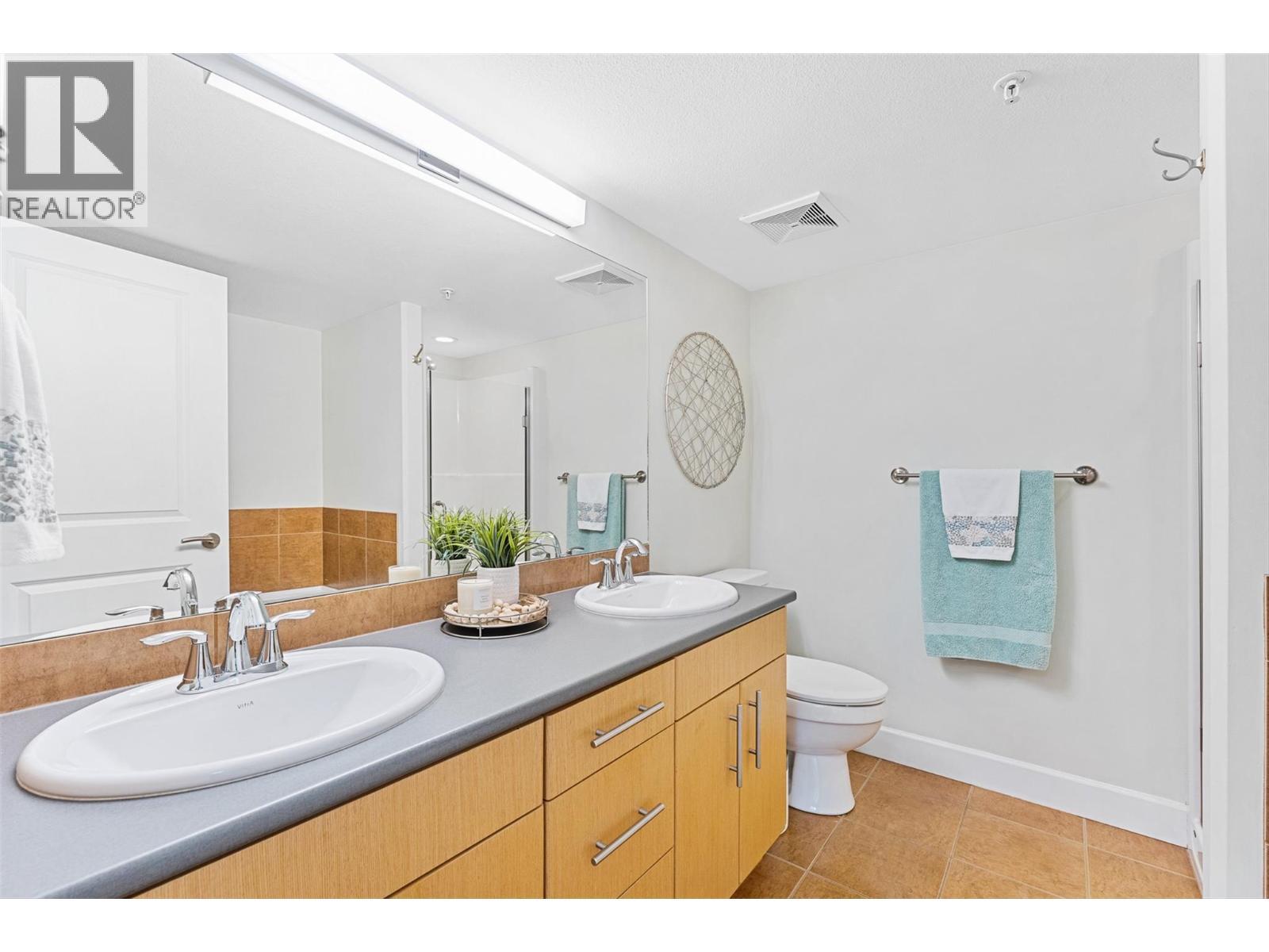 457 West Avenue Unit# 111, Kelowna, BC - Indoor Photo Showing Bathroom