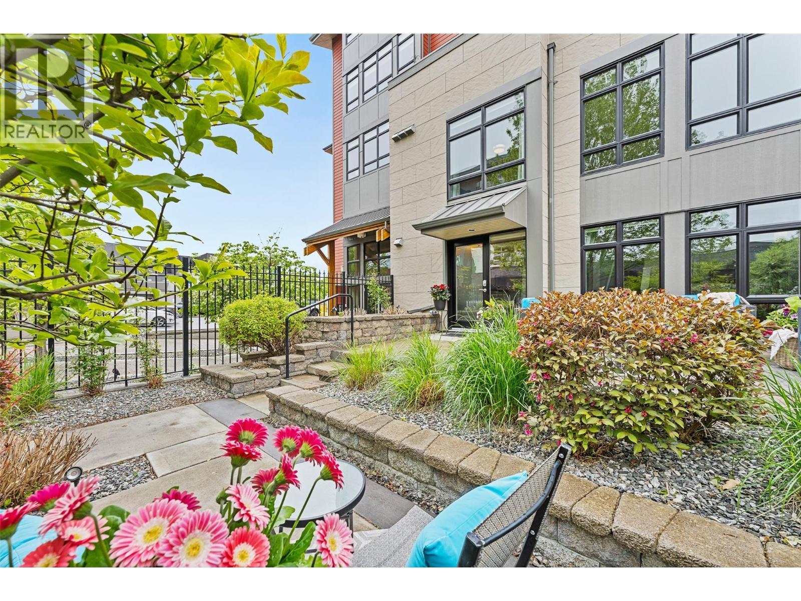 457 West Avenue Unit# 111, Kelowna, BC - Outdoor