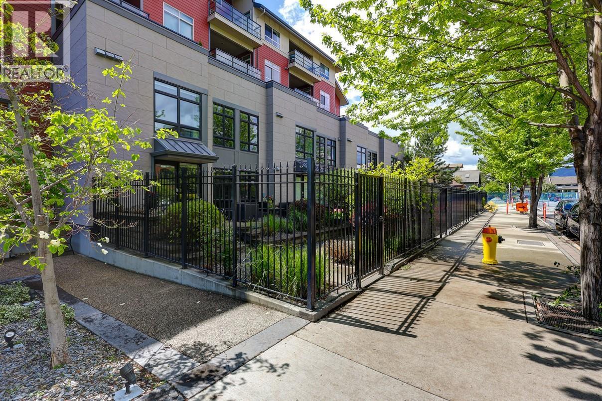 457 West Avenue Unit# 111, Kelowna, BC - Outdoor