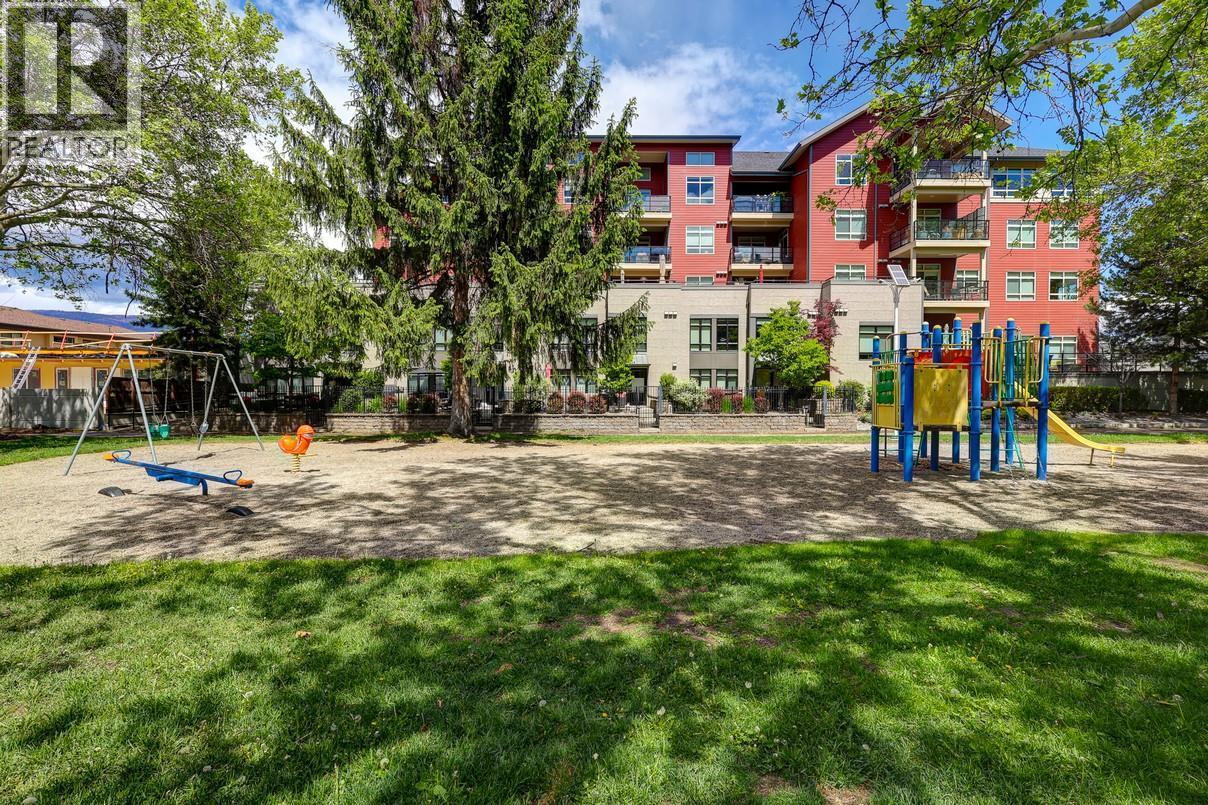 457 West Avenue Unit# 111, Kelowna, BC - Outdoor