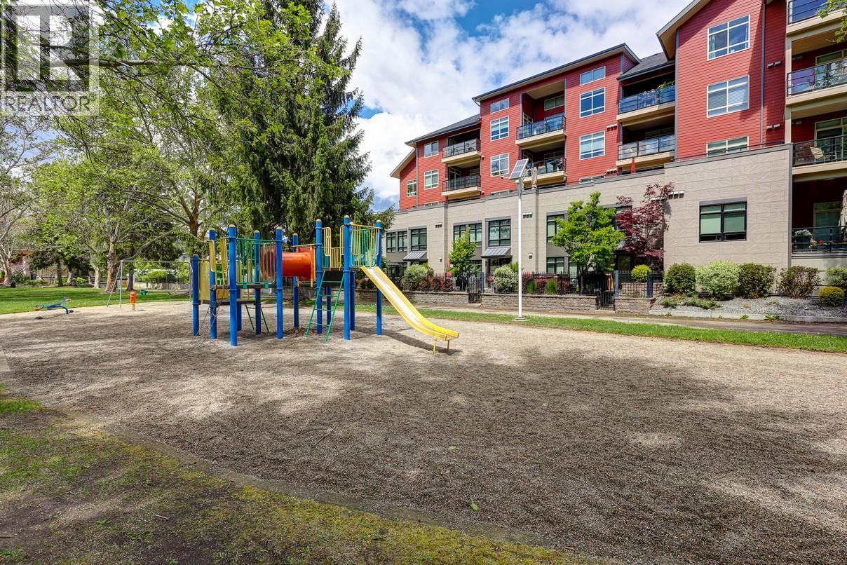 457 West Avenue Unit# 111, Kelowna, BC - Outdoor