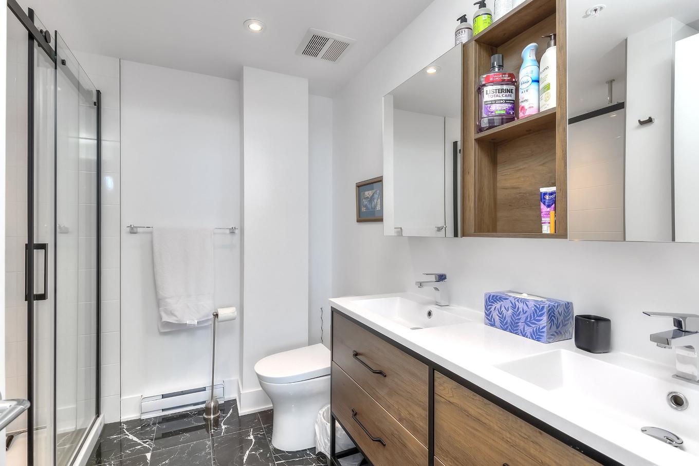 Salle de bains attenante à la CCP - 612-365 Boul. Brunswick, Pointe-Claire, QC - Indoor Photo Showing Bathroom