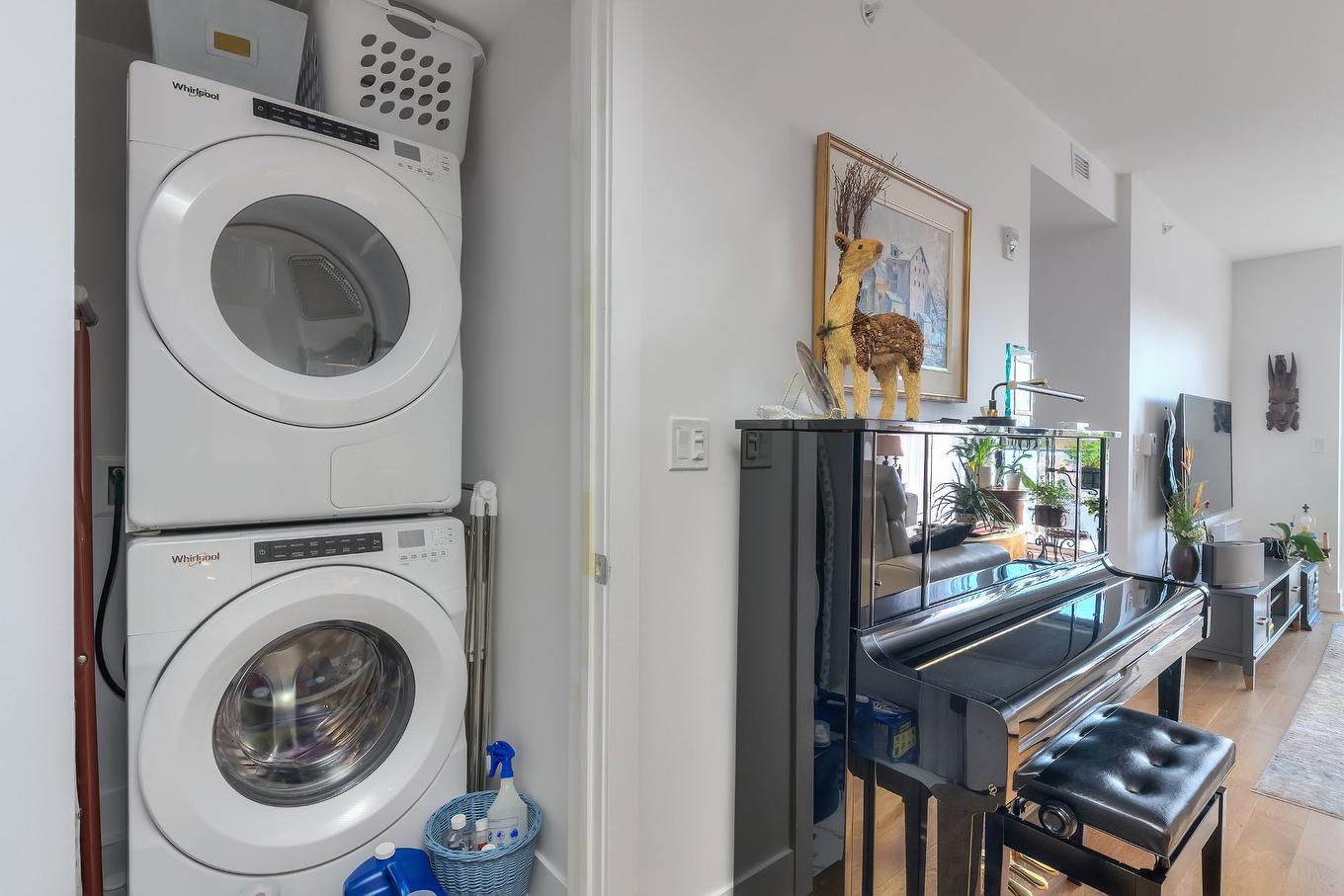 Salle de lavage - 612-365 Boul. Brunswick, Pointe-Claire, QC - Indoor Photo Showing Laundry Room