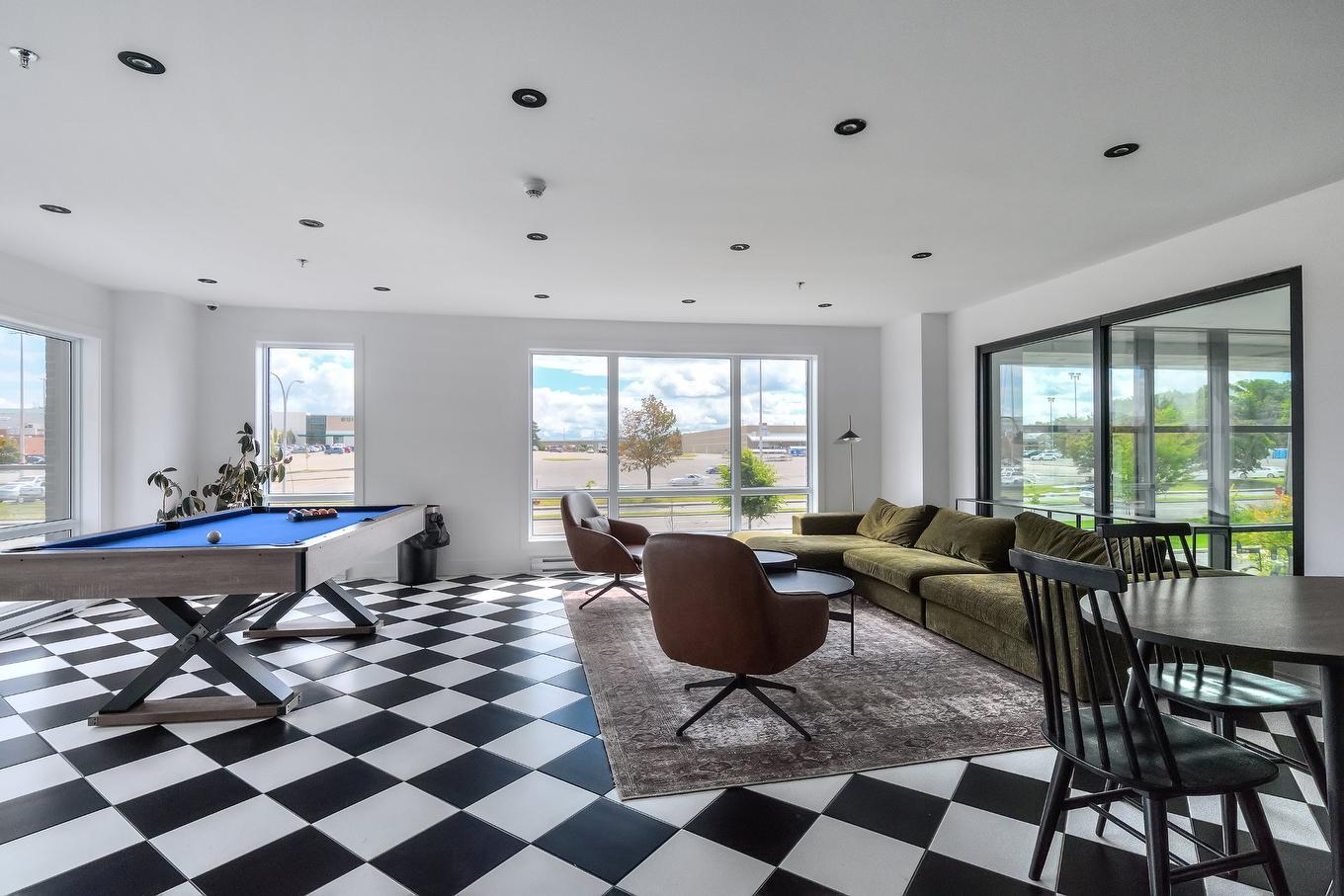 Salle communautaire - 612-365 Boul. Brunswick, Pointe-Claire, QC - Indoor Photo Showing Other Room