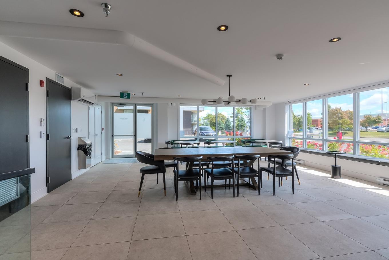 Salle communautaire - 612-365 Boul. Brunswick, Pointe-Claire, QC - Indoor Photo Showing Dining Room