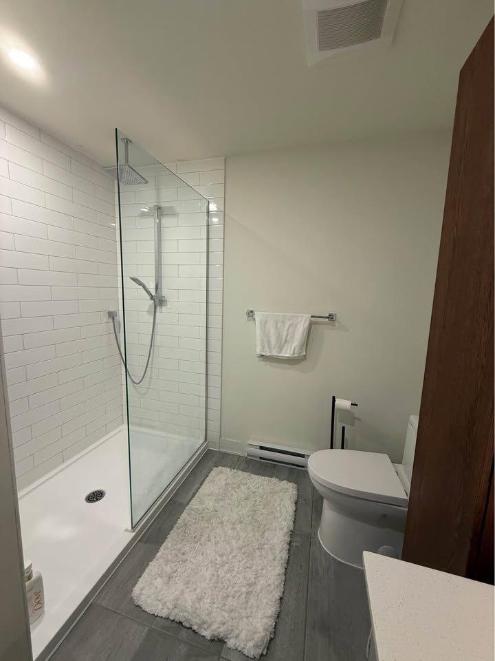 Kitchen - 916-650 Rue Wellington, Montréal (Ville-Marie), QC - Indoor Photo Showing Bathroom