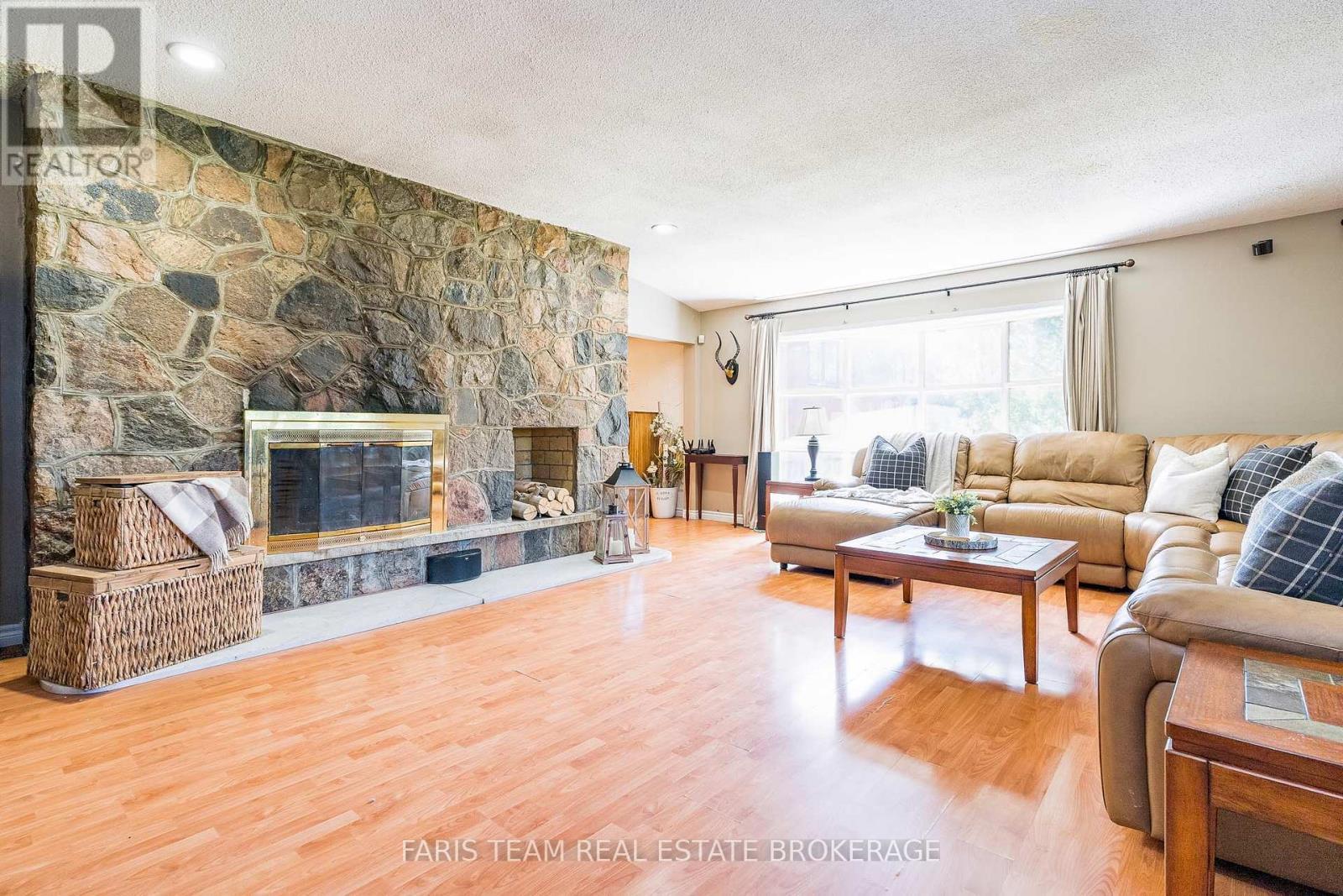 175 South Summit Farm Road, King, ON - Indoor Photo Showing Living Room With Fireplace