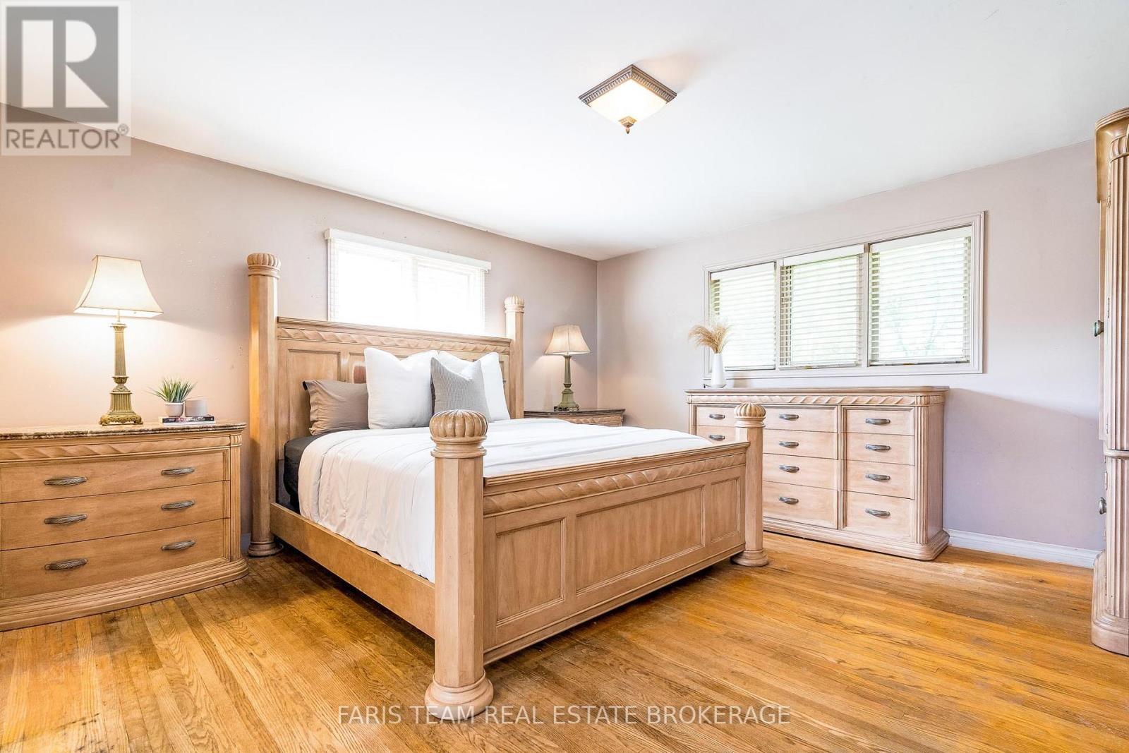 175 South Summit Farm Road, King, ON - Indoor Photo Showing Bedroom