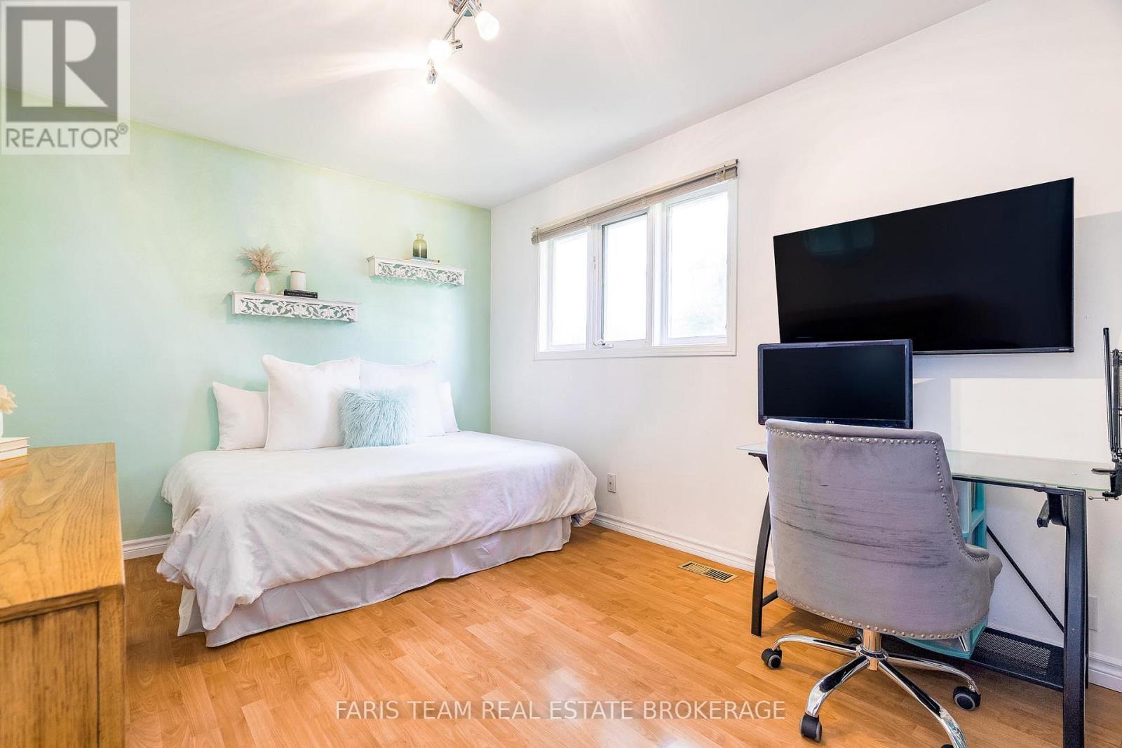 175 South Summit Farm Road, King, ON - Indoor Photo Showing Bedroom
