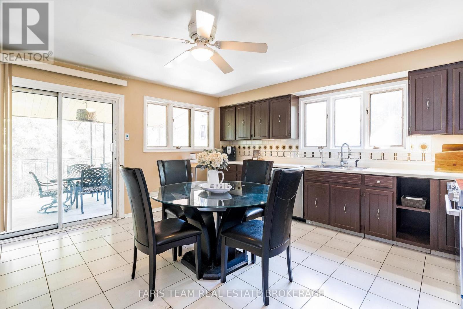 175 South Summit Farm Road, King, ON - Indoor Photo Showing Dining Room