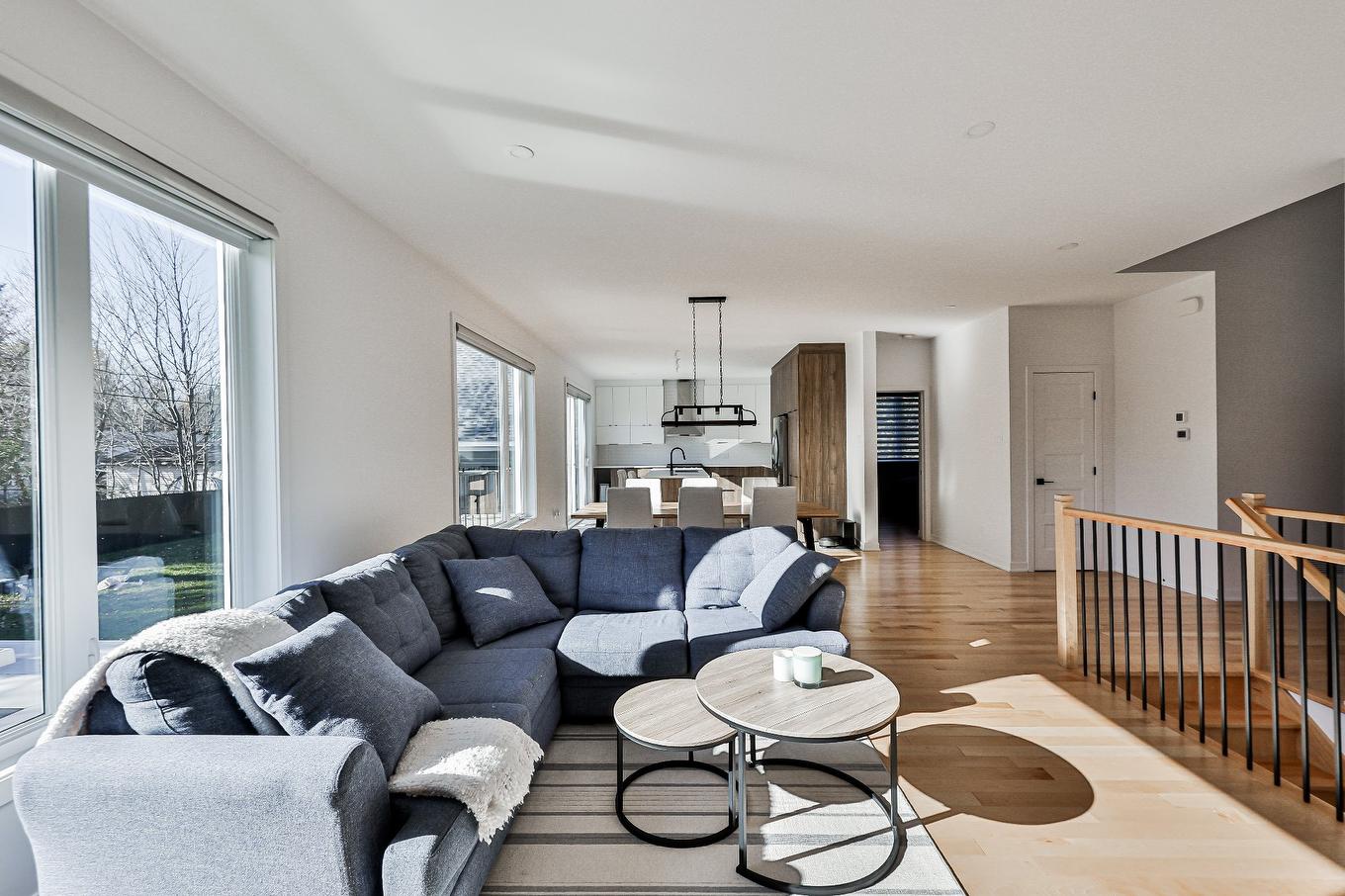 Living room - 34 Rue Clarence, Saint-Lin/Laurentides, QC - Indoor Photo Showing Living Room