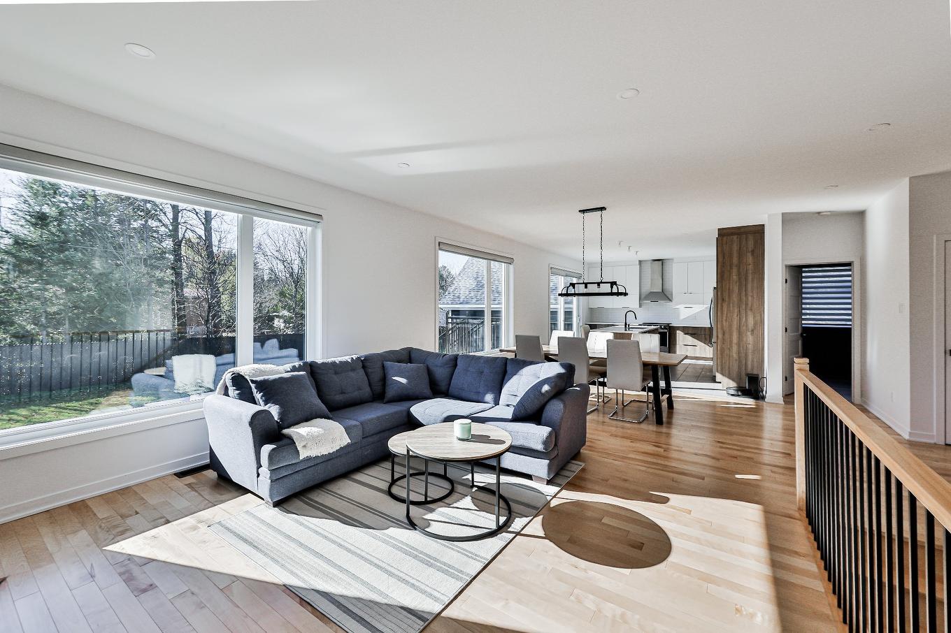 Living room - 34 Rue Clarence, Saint-Lin/Laurentides, QC - Indoor Photo Showing Living Room