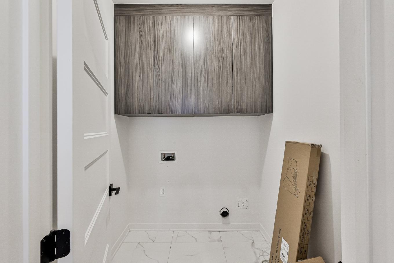 Laundry room - 34 Rue Clarence, Saint-Lin/Laurentides, QC - Indoor Photo Showing Other Room