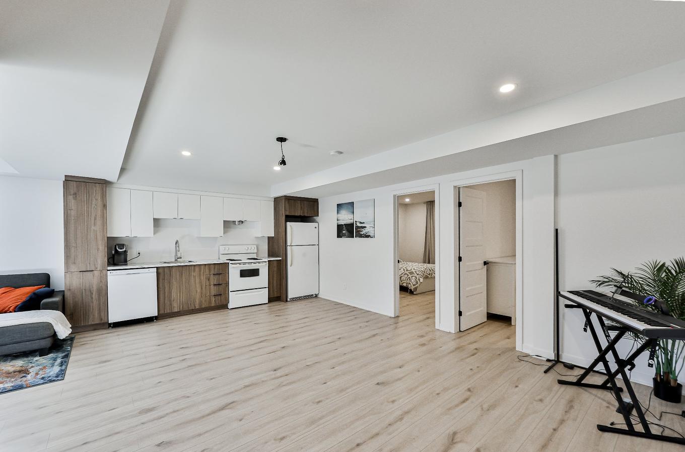 Family room - 34 Rue Clarence, Saint-Lin/Laurentides, QC - Indoor Photo Showing Kitchen