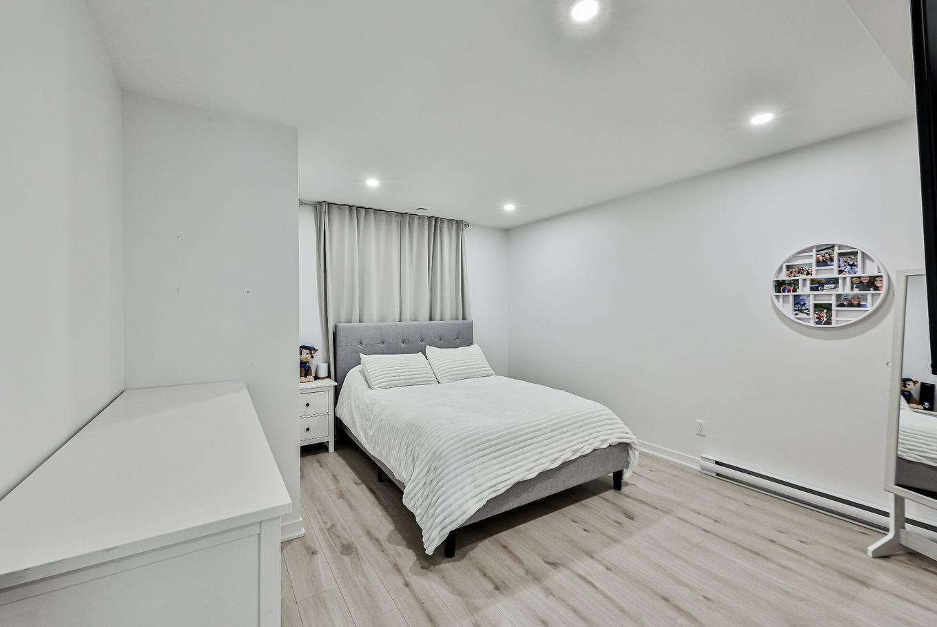 Bedroom - 34 Rue Clarence, Saint-Lin/Laurentides, QC - Indoor Photo Showing Bedroom