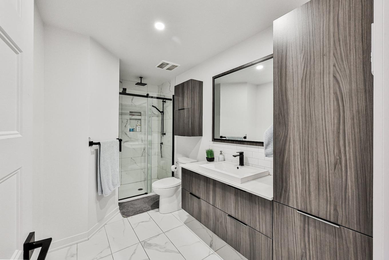 Bathroom - 34 Rue Clarence, Saint-Lin/Laurentides, QC - Indoor Photo Showing Bathroom