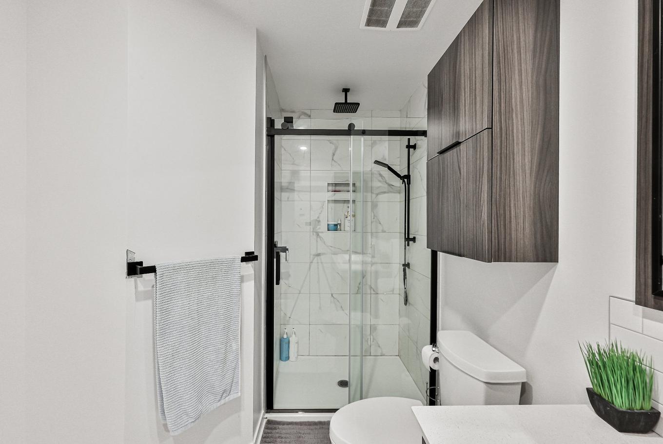 Bathroom - 34 Rue Clarence, Saint-Lin/Laurentides, QC - Indoor Photo Showing Bathroom