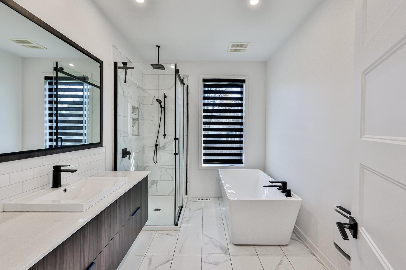 Bathroom - 34 Rue Clarence, Saint-Lin/Laurentides, QC - Indoor Photo Showing Bathroom