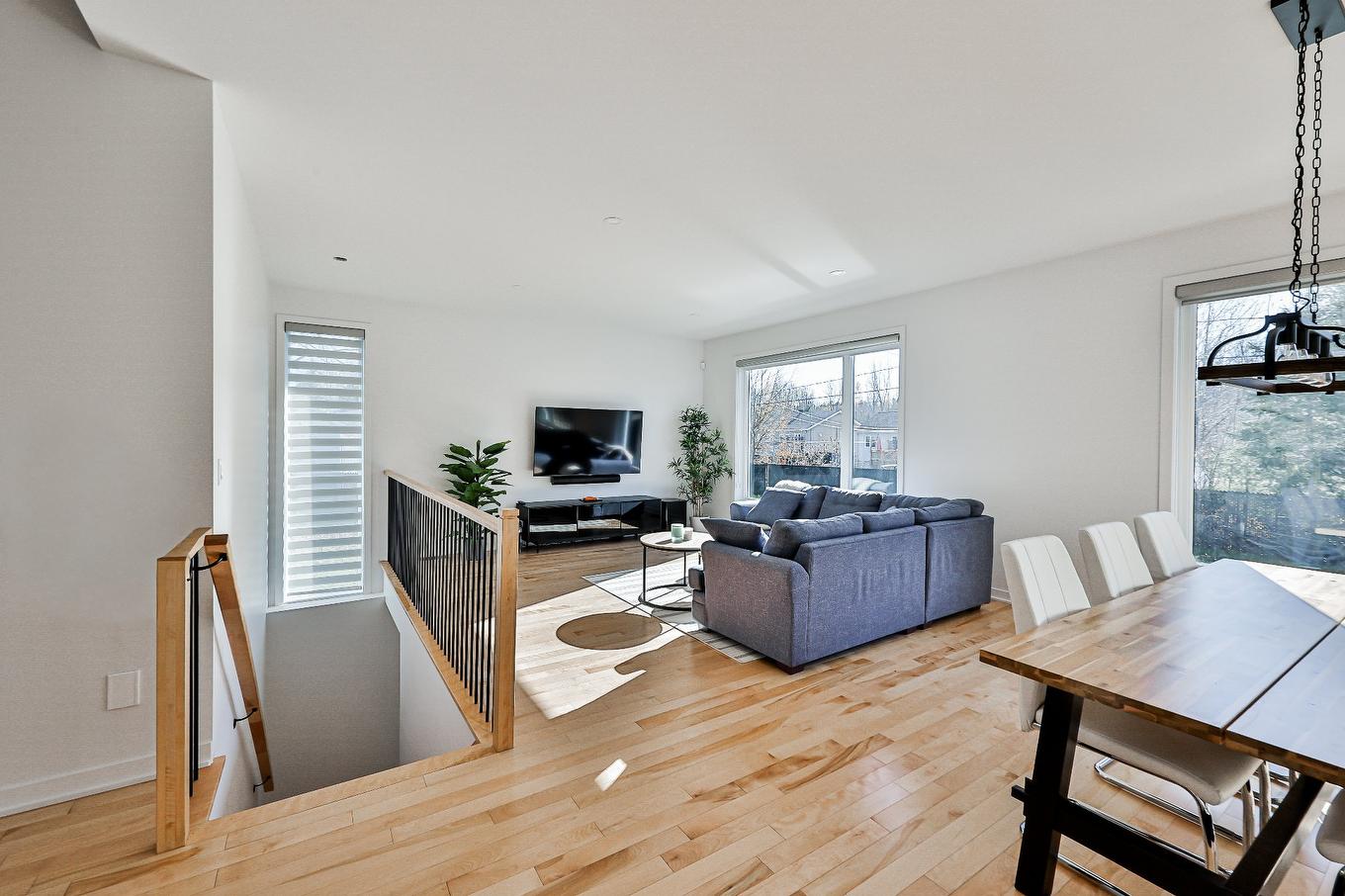Living room - 34 Rue Clarence, Saint-Lin/Laurentides, QC - Indoor Photo Showing Living Room