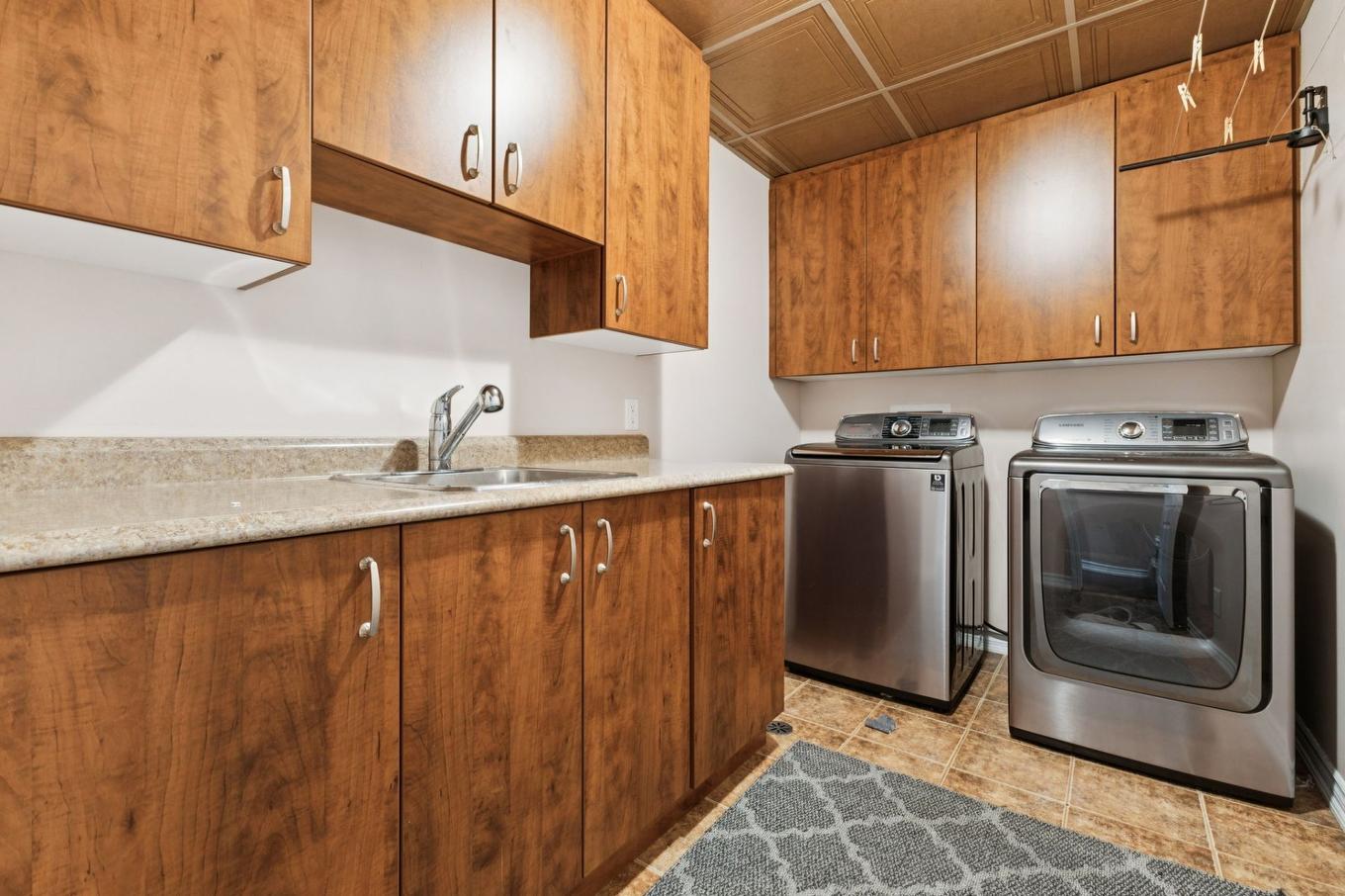 Salle de lavage - 69 Rue De Ste-Monique, Gatineau (Gatineau), QC - Indoor Photo Showing Laundry Room