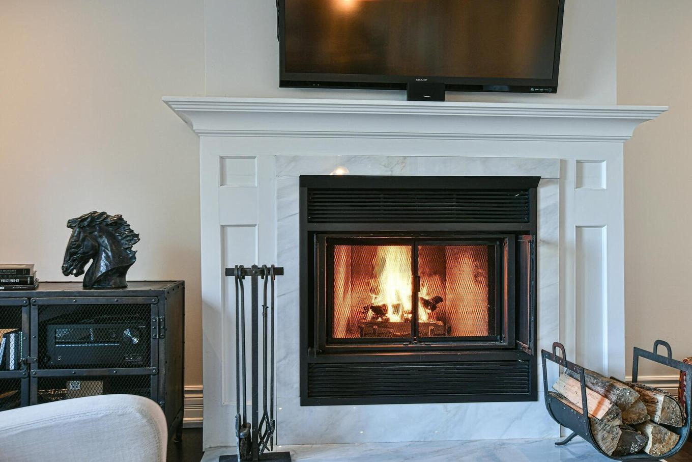 Salle familiale - 135 Ch. Fournel, Sainte-Anne-Des-Lacs, QC - Indoor Photo Showing Living Room With Fireplace