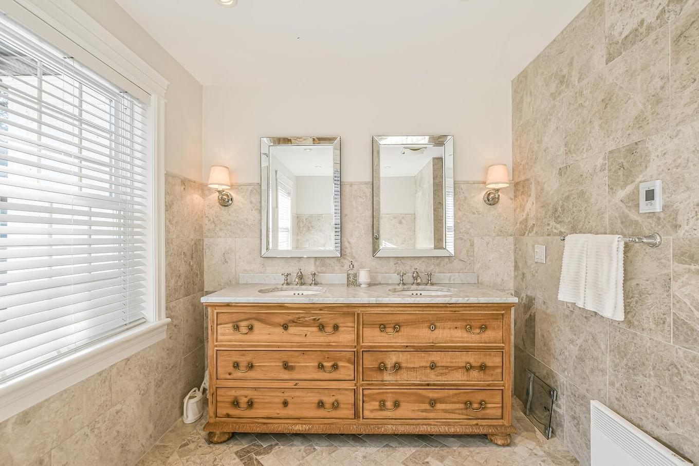 Salle de bains attenante à la CCP - 135 Ch. Fournel, Sainte-Anne-Des-Lacs, QC - Indoor Photo Showing Bathroom