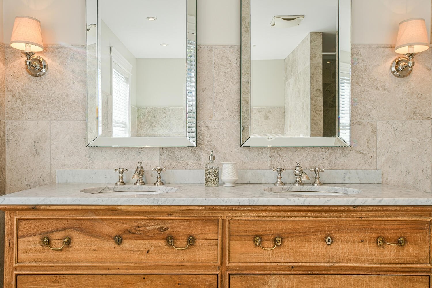 Salle de bains attenante à la CCP - 135 Ch. Fournel, Sainte-Anne-Des-Lacs, QC - Indoor Photo Showing Bathroom