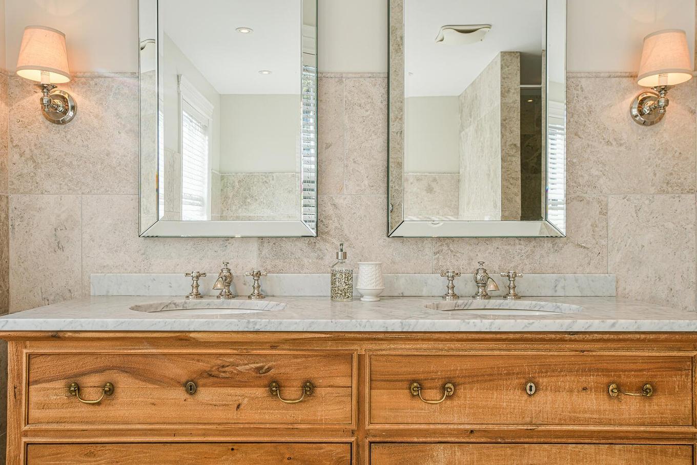 Salle de bains attenante à la CCP - 135 Ch. Fournel, Sainte-Anne-Des-Lacs, QC - Indoor Photo Showing Bathroom