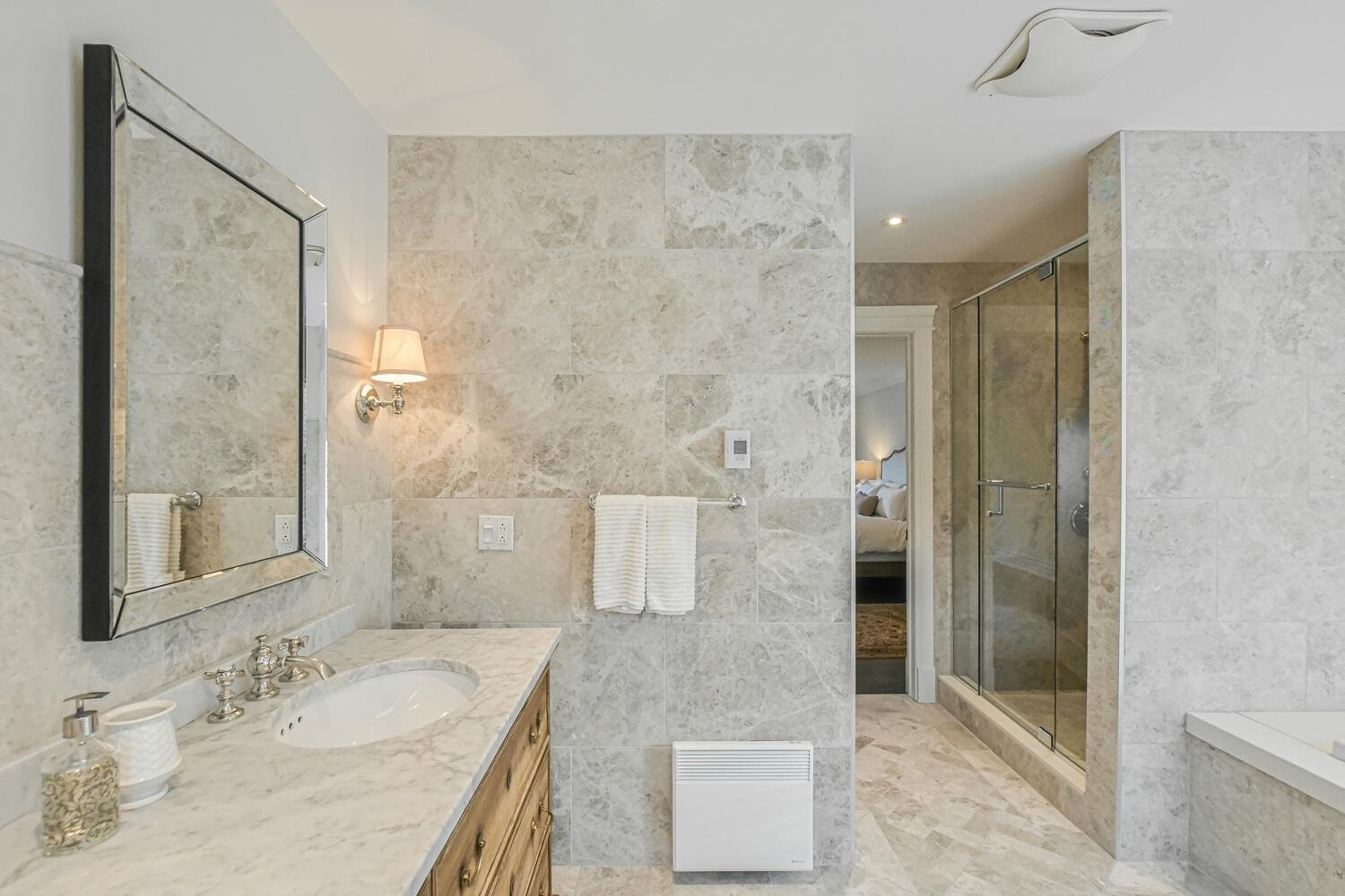 Salle de bains attenante à la CCP - 135 Ch. Fournel, Sainte-Anne-Des-Lacs, QC - Indoor Photo Showing Bathroom