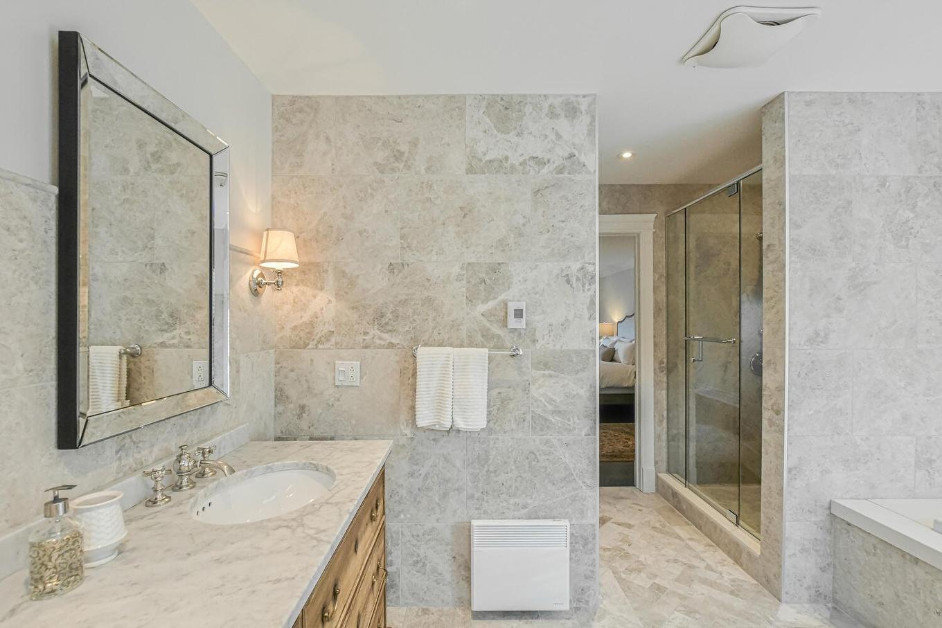 Salle de bains attenante à la CCP - 135 Ch. Fournel, Sainte-Anne-Des-Lacs, QC - Indoor Photo Showing Bathroom