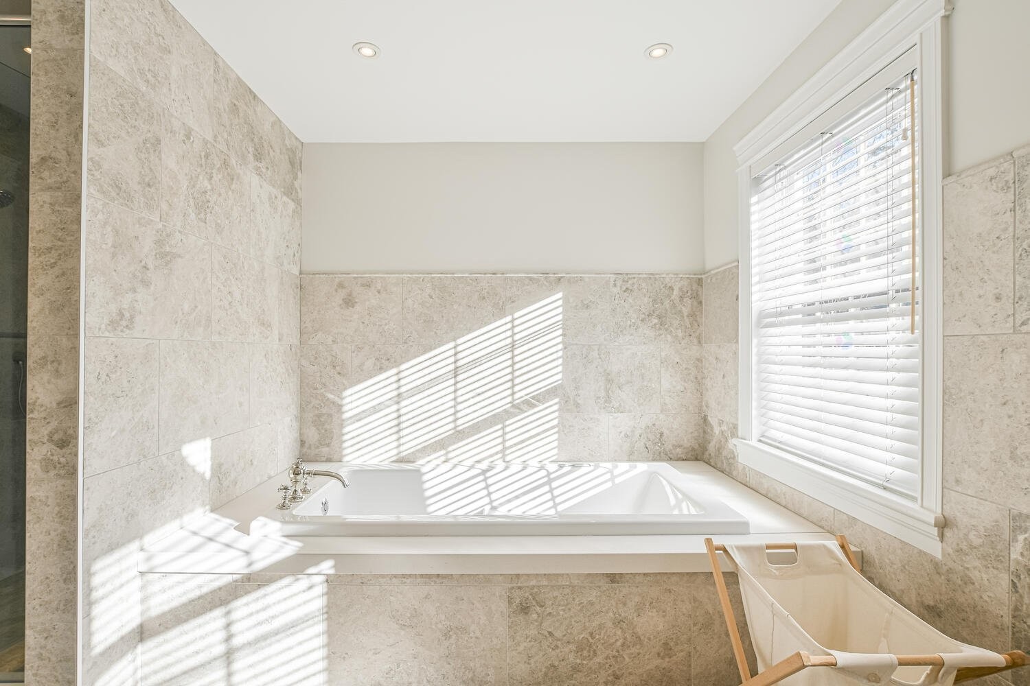 Salle de bains attenante à la CCP - 135 Ch. Fournel, Sainte-Anne-Des-Lacs, QC - Indoor