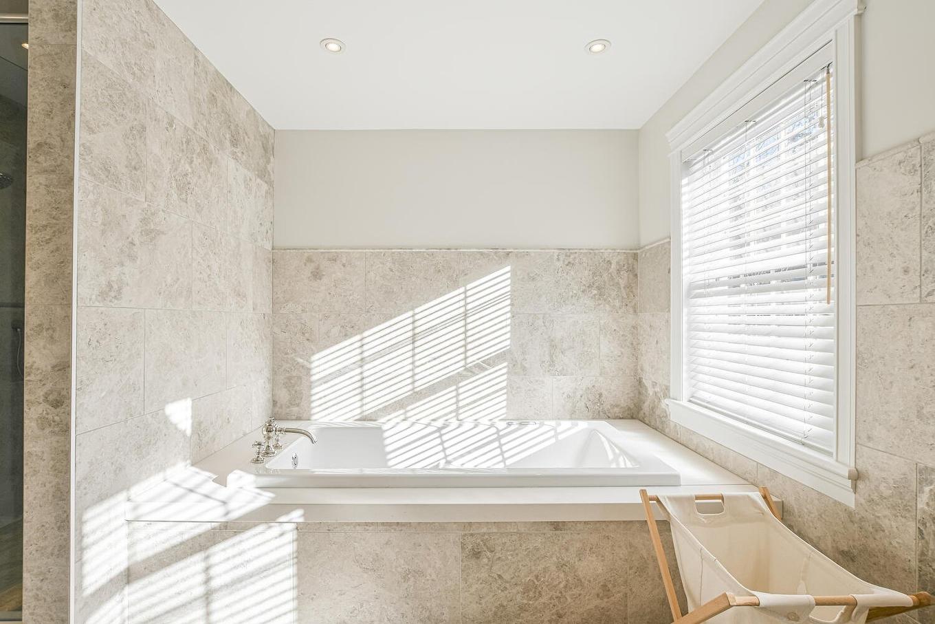 Salle de bains attenante à la CCP - 135 Ch. Fournel, Sainte-Anne-Des-Lacs, QC - Indoor