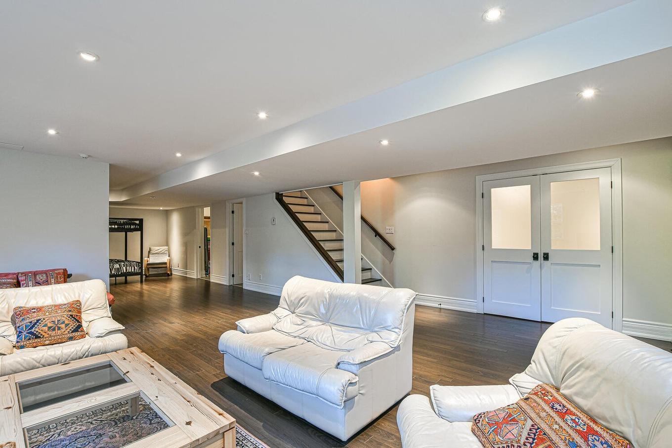 Salle familiale - 135 Ch. Fournel, Sainte-Anne-Des-Lacs, QC - Indoor Photo Showing Living Room