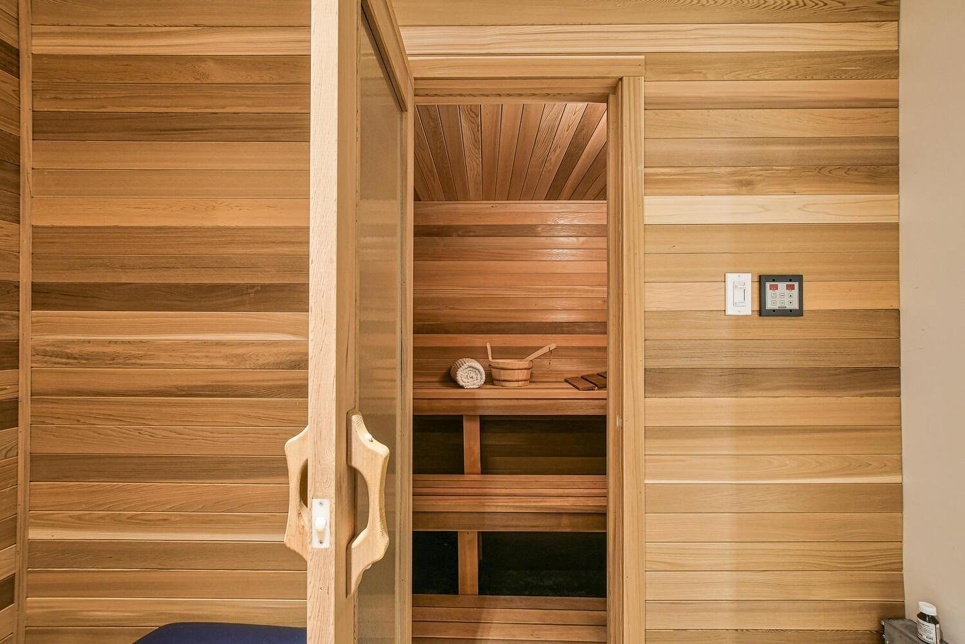 Sauna - 135 Ch. Fournel, Sainte-Anne-Des-Lacs, QC - Indoor Photo Showing Other Room