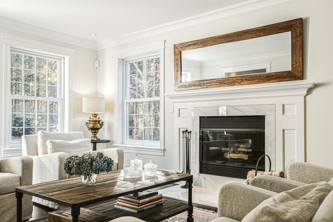 Salon - 135 Ch. Fournel, Sainte-Anne-Des-Lacs, QC - Indoor Photo Showing Living Room With Fireplace