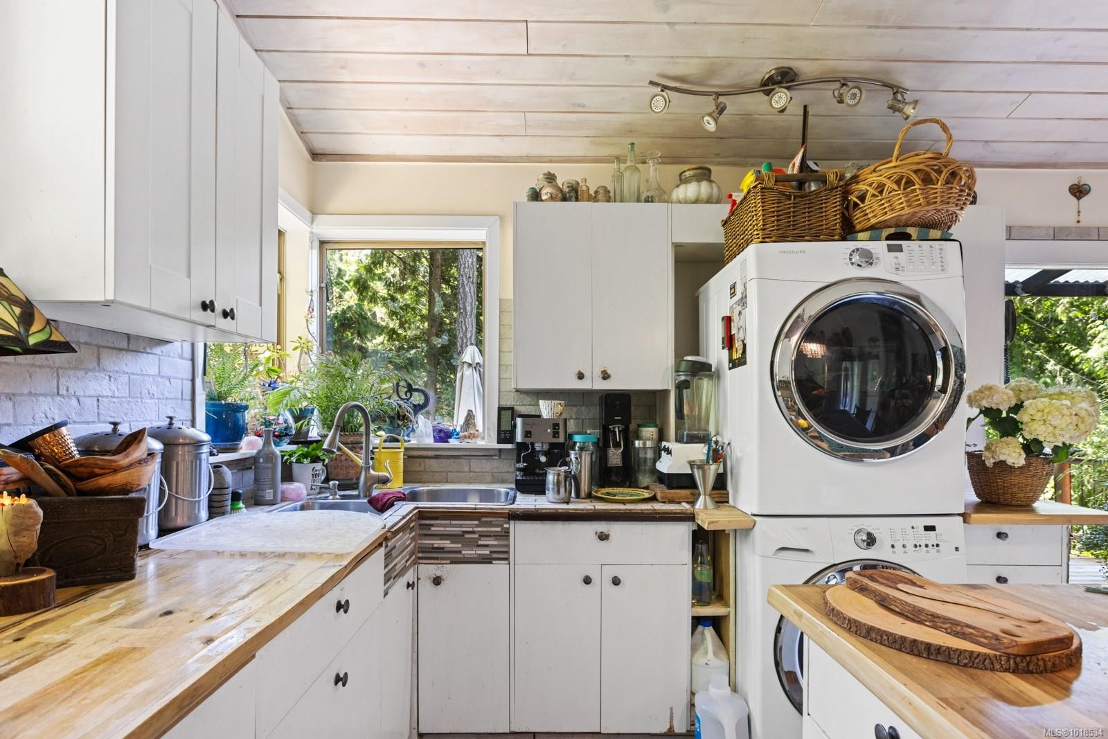 2470 North End Rd, Salt Spring, BC