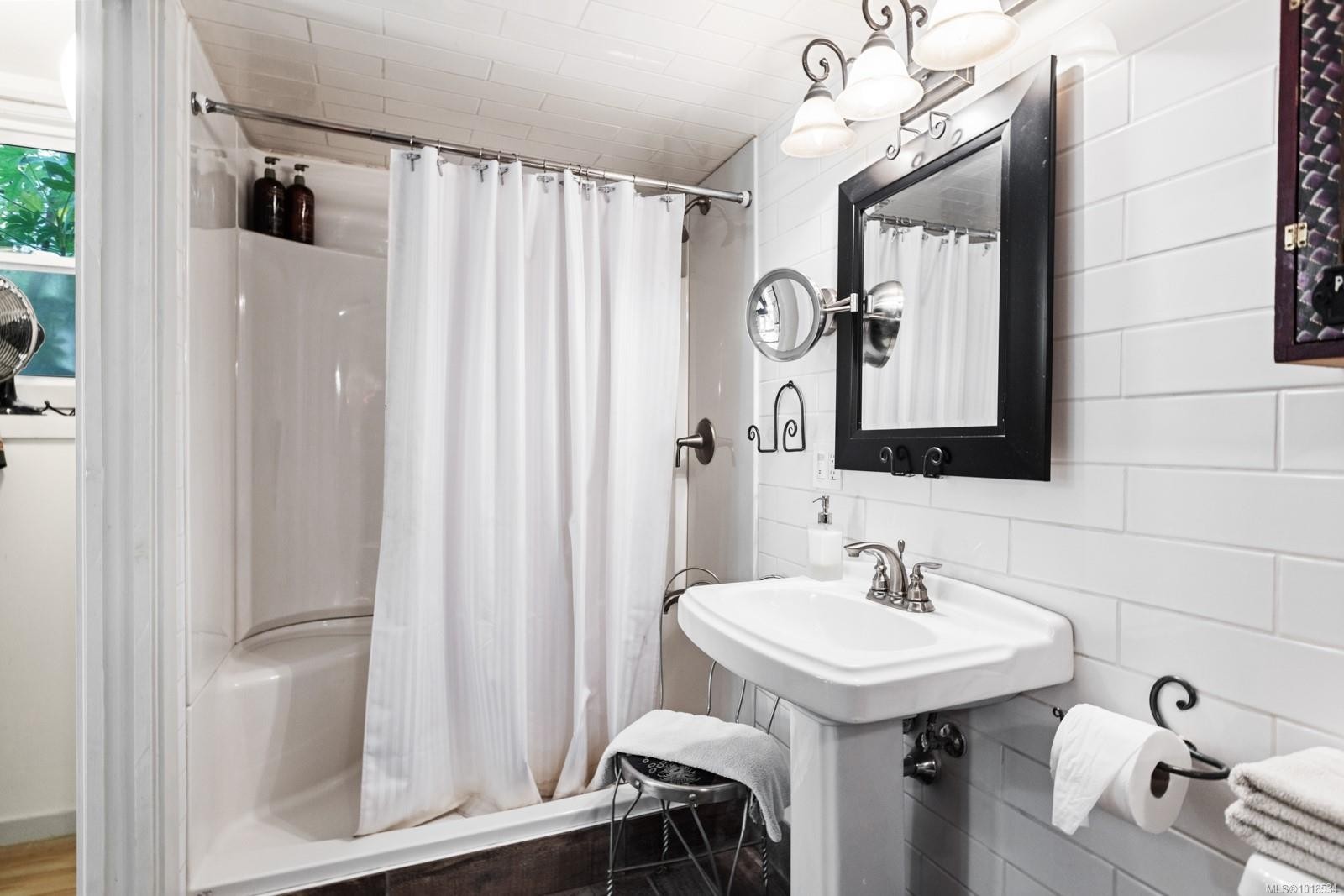 2470 North End Rd, Salt Spring, BC